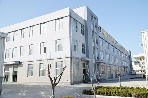 公司本著以人為本、誠信待人的理念，培養(yǎng)造就了一批專業(yè)人員